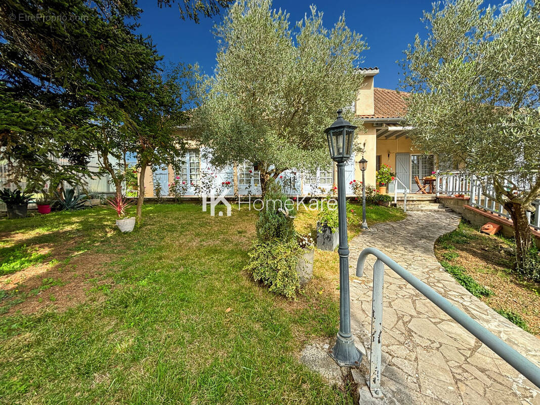 Maison à LEZAT-SUR-LEZE