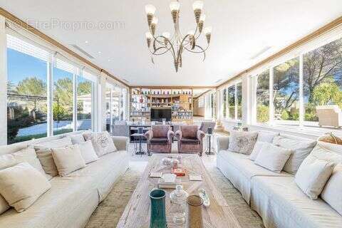 Maison 530 m² à Mougins  - photo 2