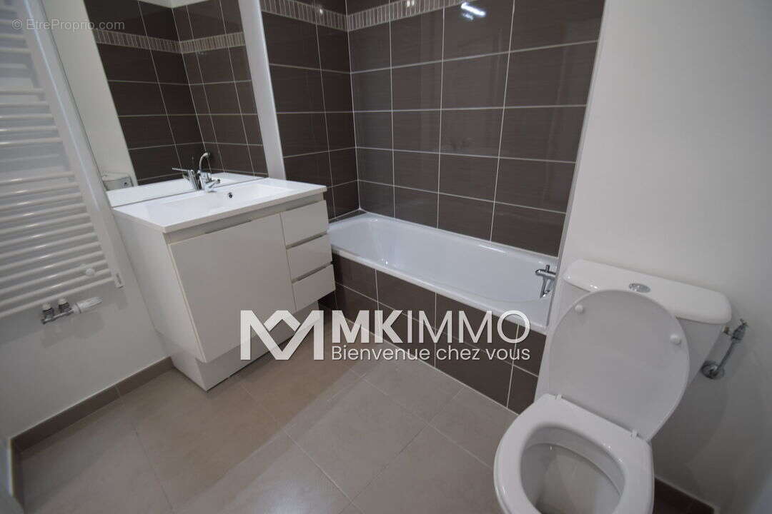 Appartement à SAINT-LAURENT-DU-VAR