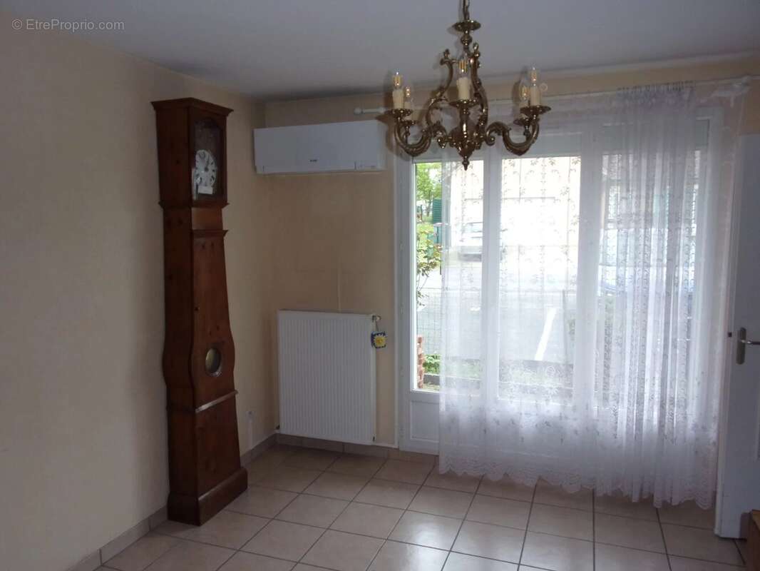 Appartement à YZEURE