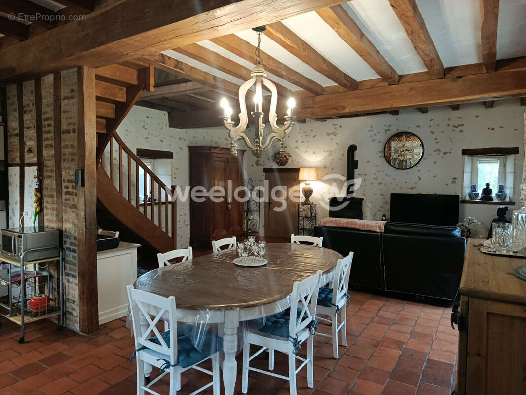 Maison à SAINT-HILAIRE-SUR-BENAIZE