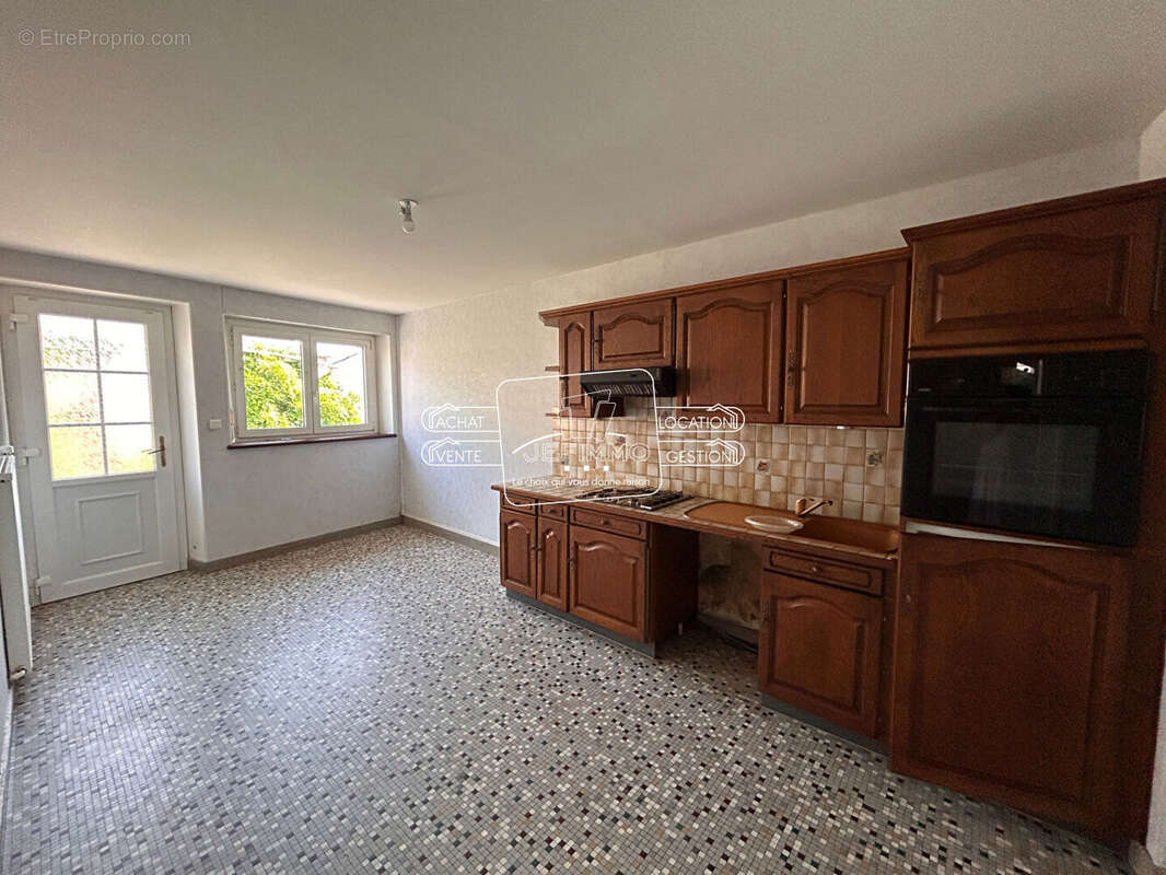 Maison à SAINT-JULIEN-DE-CONCELLES