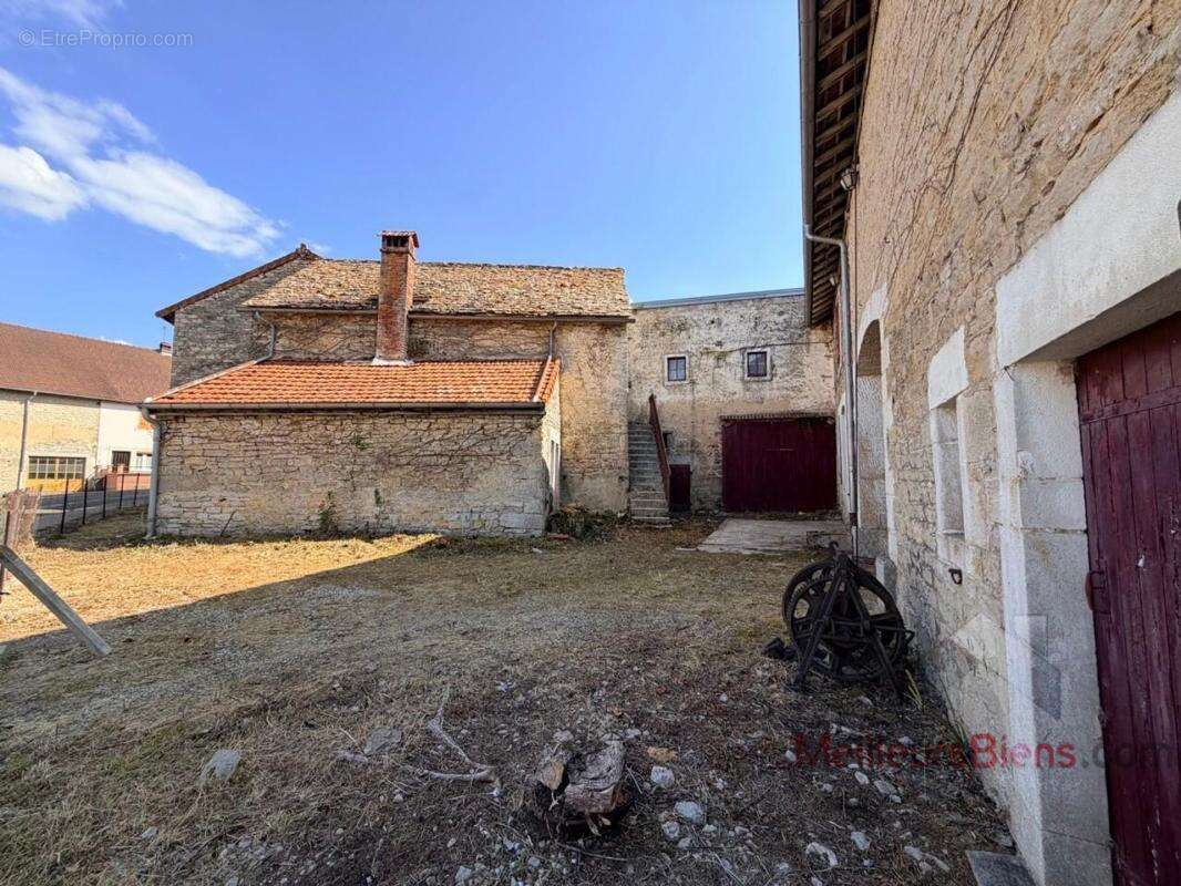 Ferme 122 m² à réhabiliter à Vevy avec terrain de 2 709 m² et dépendances - photo 6