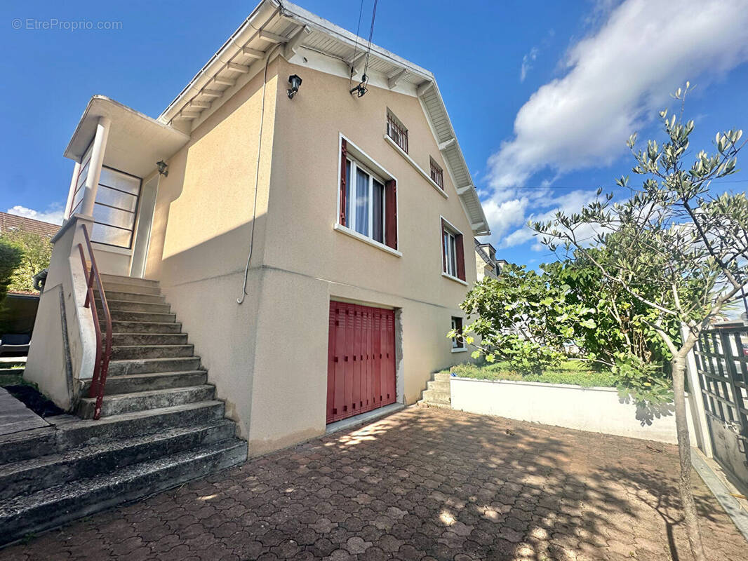 Maison à SARTROUVILLE