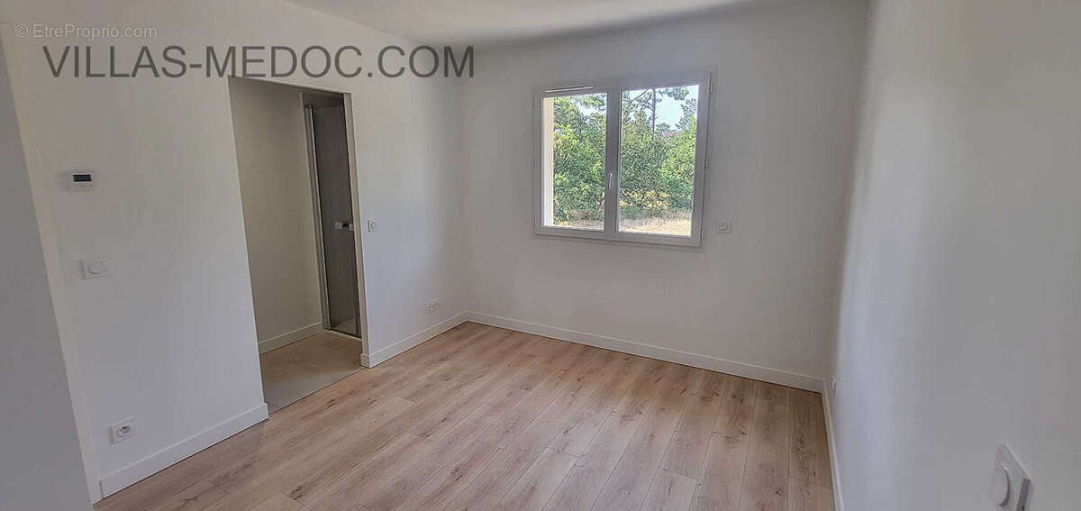 Maison à VENDAYS-MONTALIVET