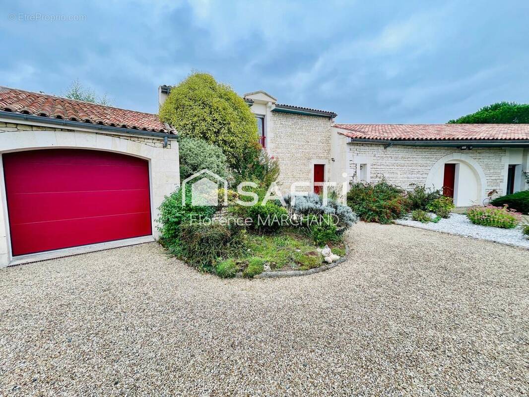 Photo 1 - Maison à SAINT-PIERRE-LE-VIEUX
