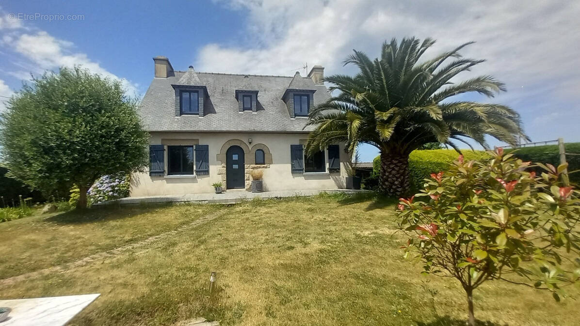 Maison à PLOURIVO