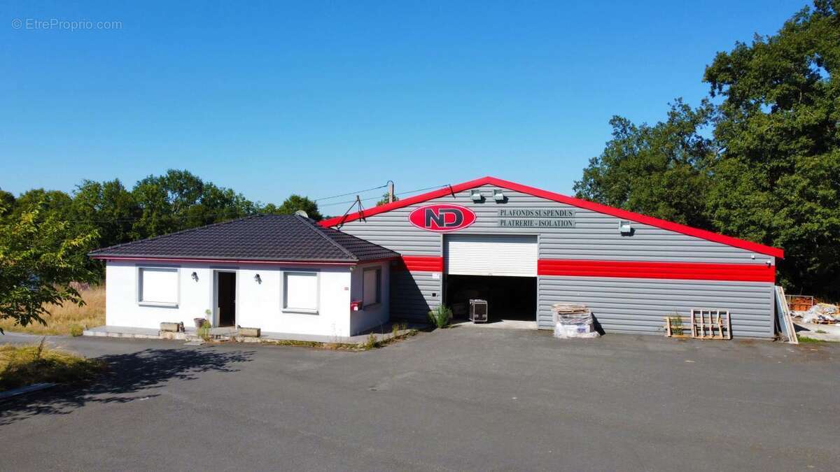 Local commercial avec hangar - photo 2