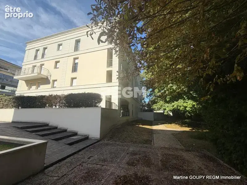 ORLEANS (45) - Exclusivité -T2 Rez-de jardin 48 m2 - Terrasse en L 41 m2- Cave - Place de parking en sous-sol - photo 9