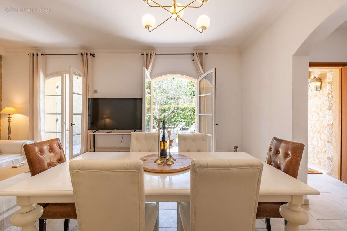 Superbe appartement - grand standing - 110m2 - Cagnes sur Mer - photo 9