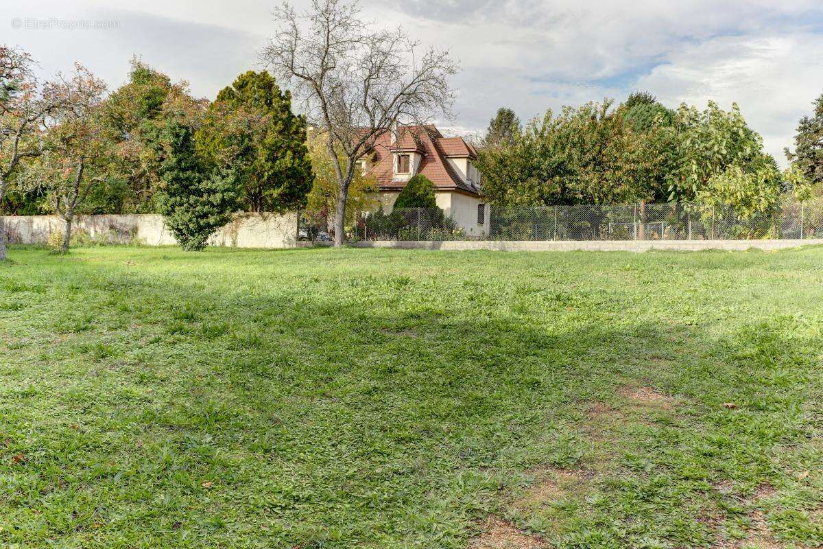 Terrain à PONT-DU-CHATEAU