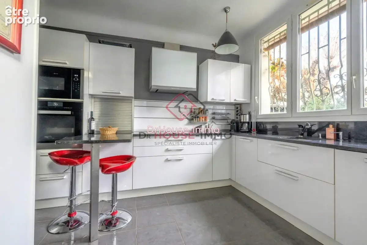 Maison 222 m² à Le Raincy  - photo 4
