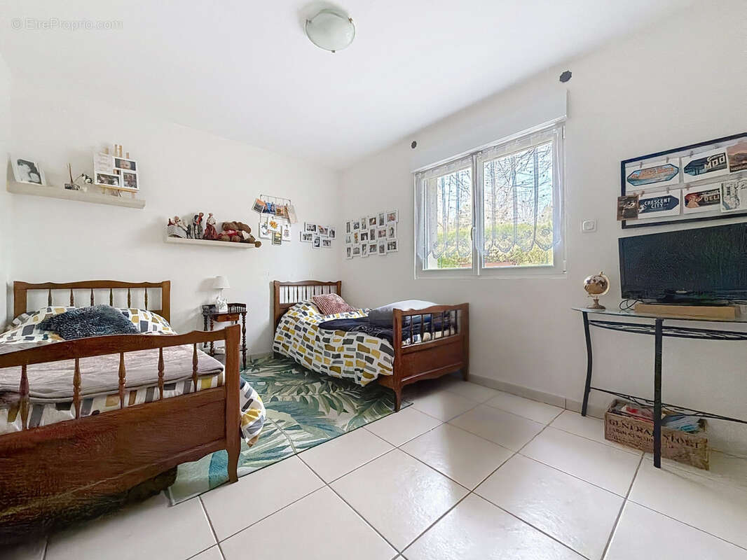 Maison à SAINT-CYR-LA-ROCHE