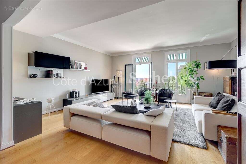 Appartement bourgeois Belle Époque avec vue mer au centre de Cannes - photo 9