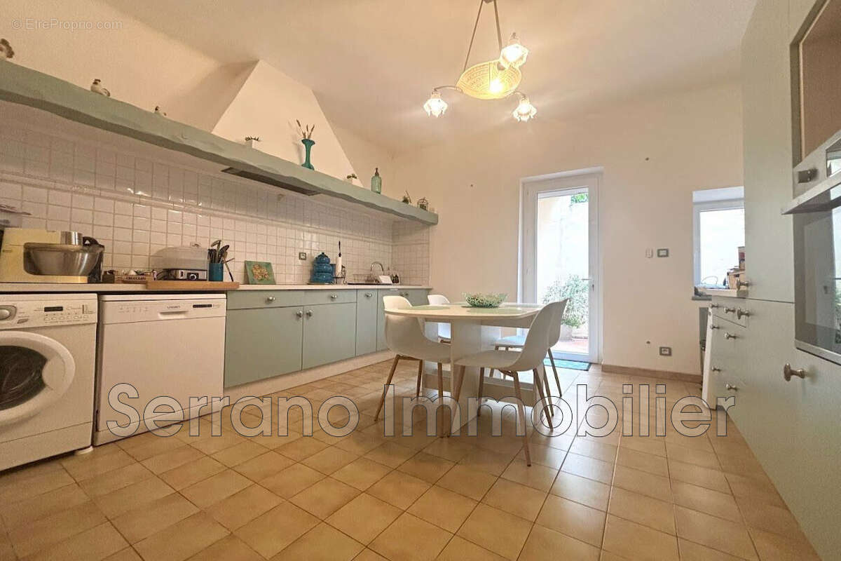 Maison 86 m² à Vallabregues  - photo 2