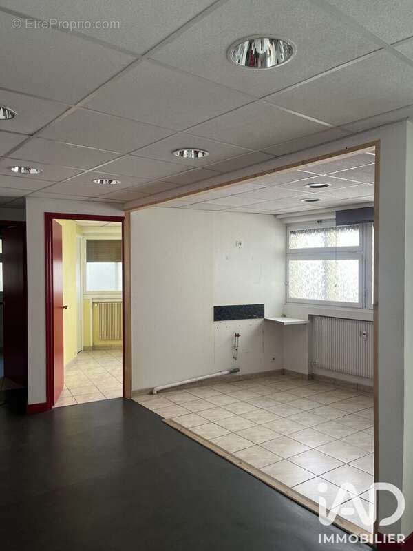 Commerce 73 m² à Saint-Claude  - photo 3