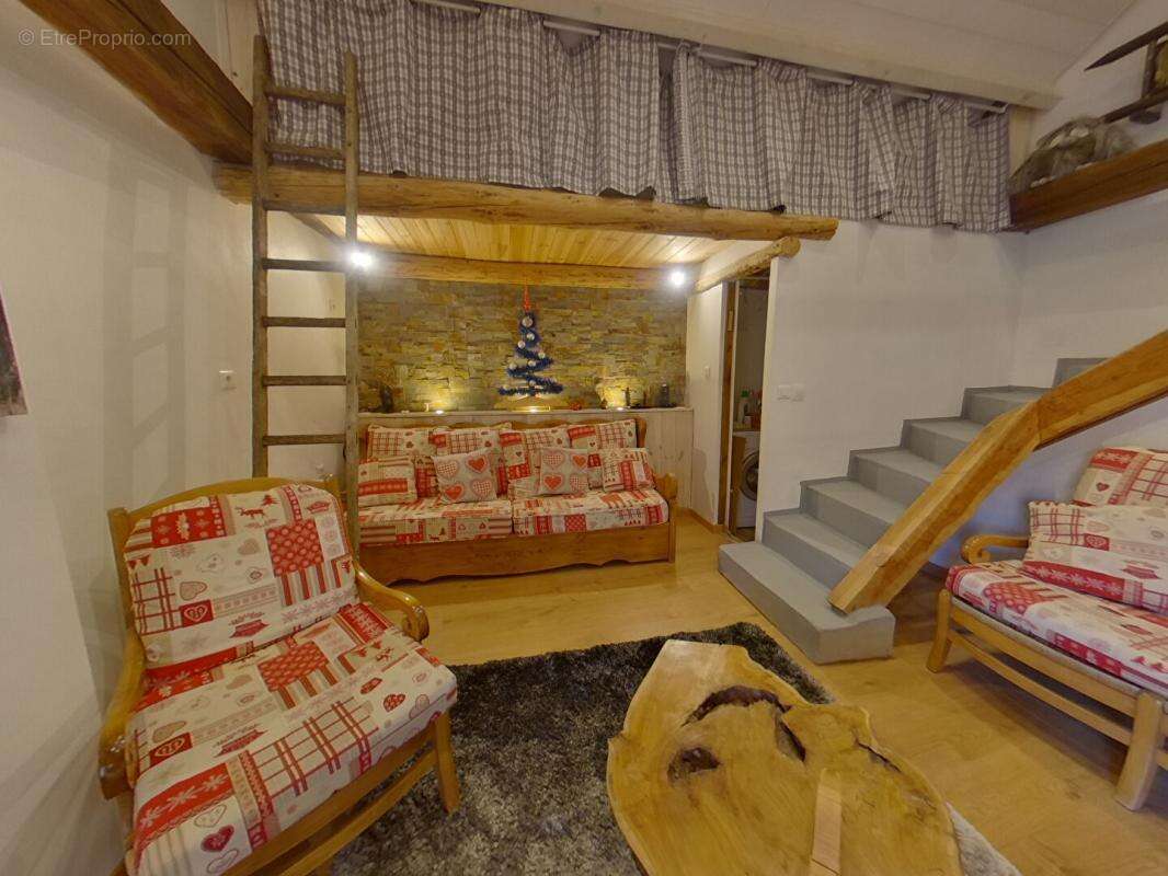 Maison à LE LAUZET-UBAYE