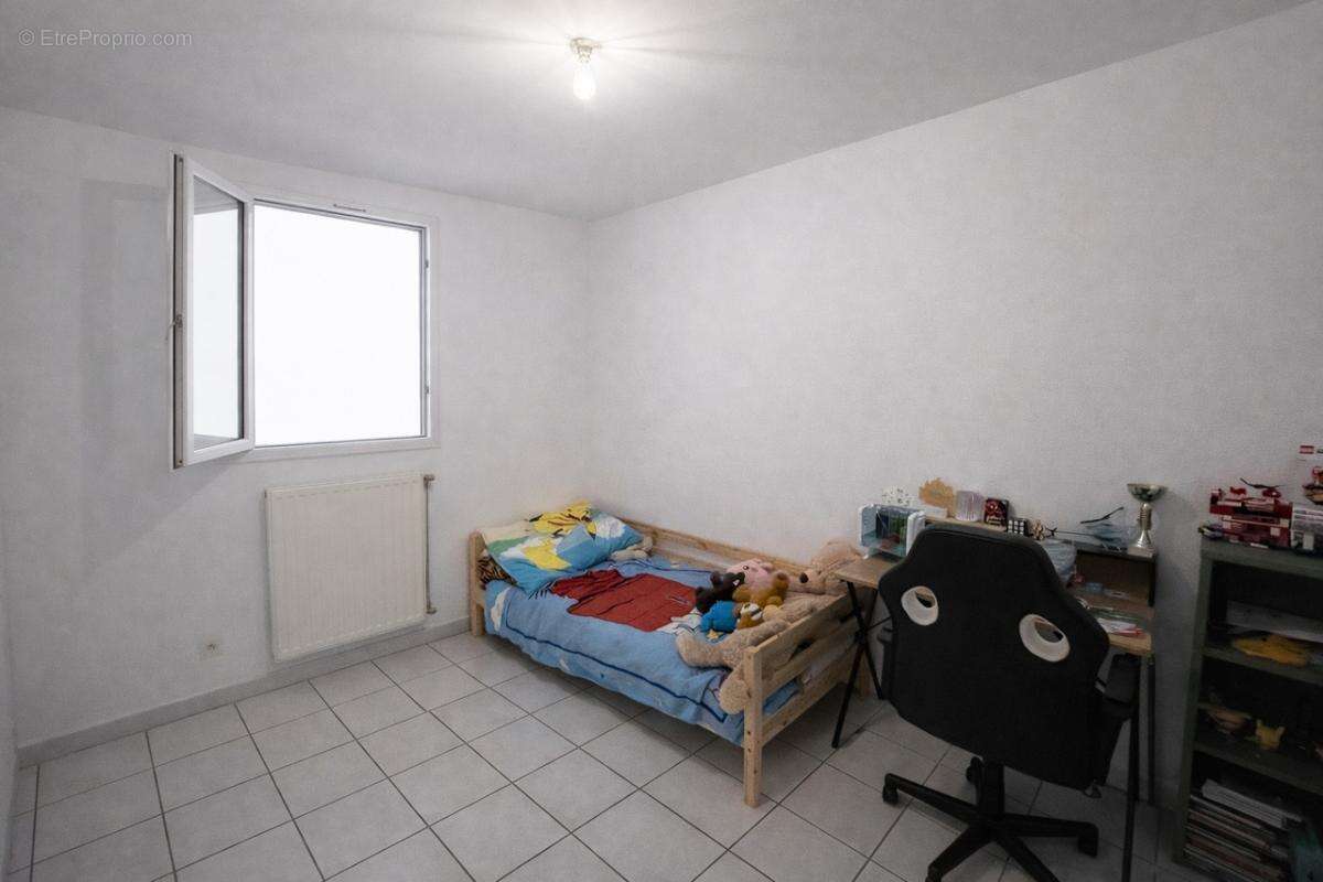 Appartement à SAINT-DONAT-SUR-L'HERBASSE