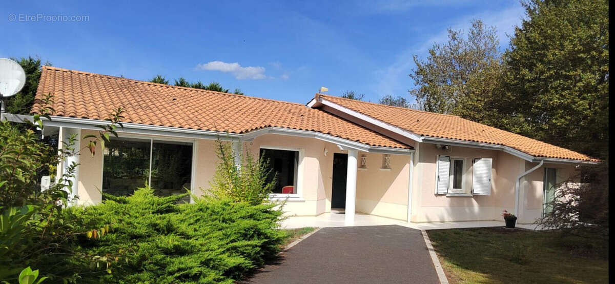 Maison à SALLES