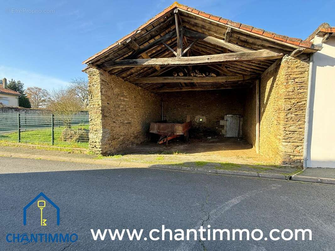 Terrain à MOUILLERON-EN-PAREDS
