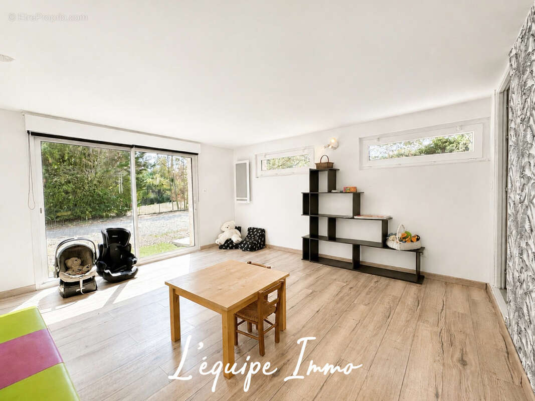 Maison 7 pièces avec grand jardin arboré - photo 12
