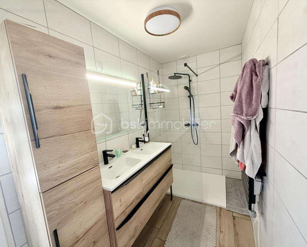 Maison 5 Chambres, Vivable de Plain-pied avec Garage - photo 11