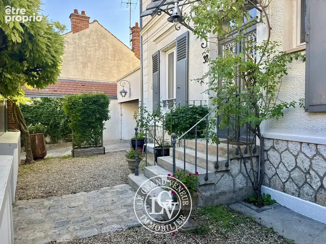 Fontainebleau – élégante maison bourgeoise de 227 m² avec jardin, véranda et garage - photo 6