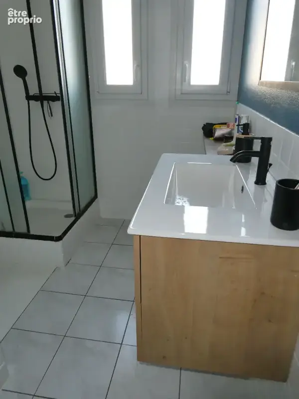 Exclusivité. Maison entièrement restaurée avec garage. - photo 6