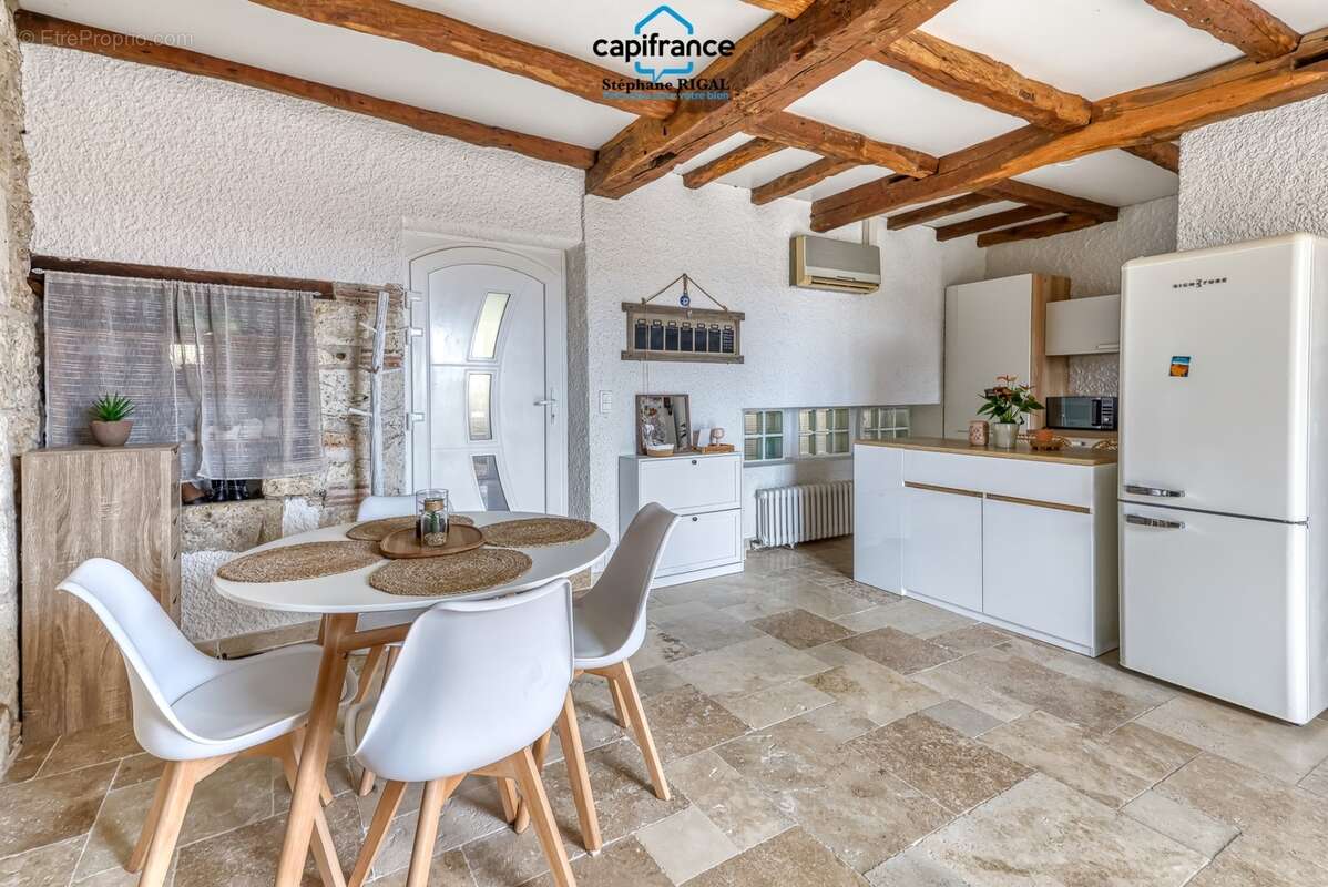 Propriete à vendre 5 pièces PUJOLS (47) Maison de 135m2 sur 6144m2 de terrain et piscine - photo 9