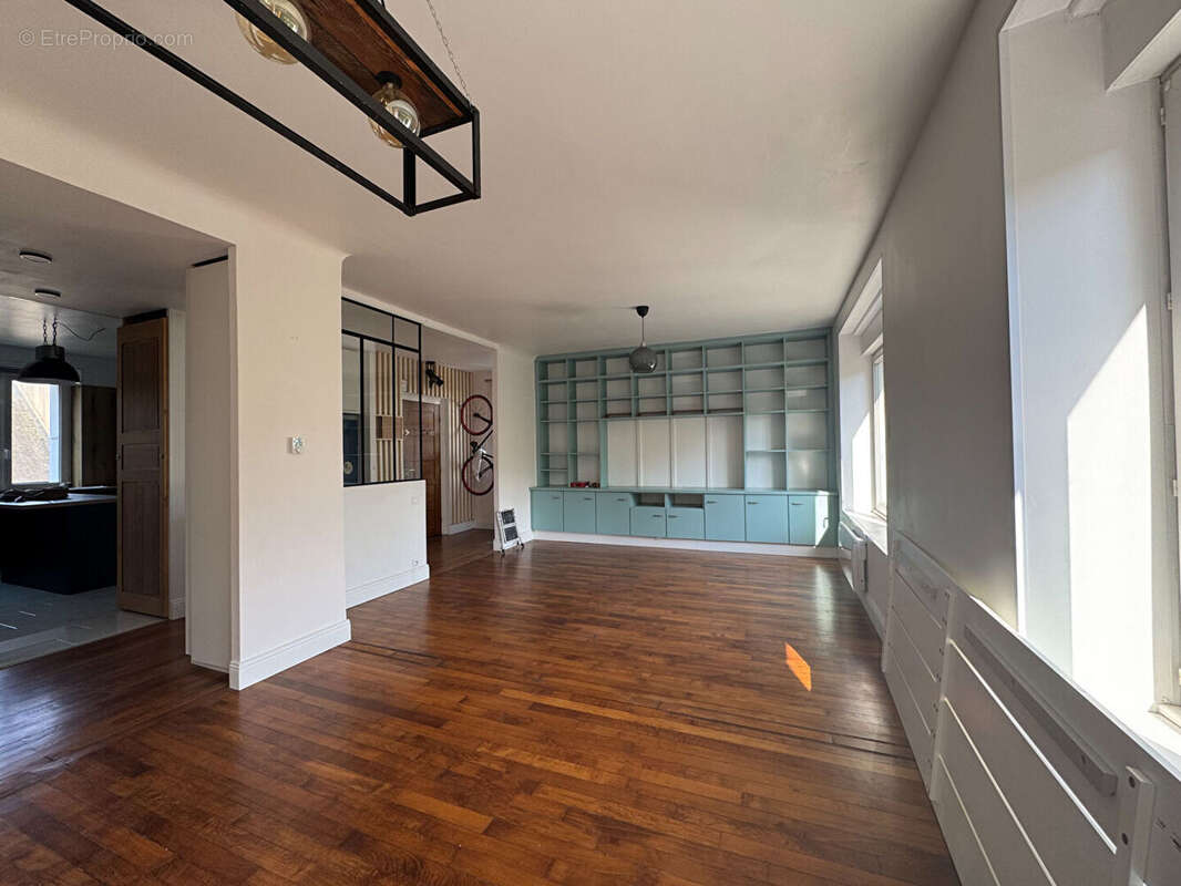 Brest-Centre ville-Appartement de Type 4, 94m², entièrement rénové-seul à l'étage - photo 2