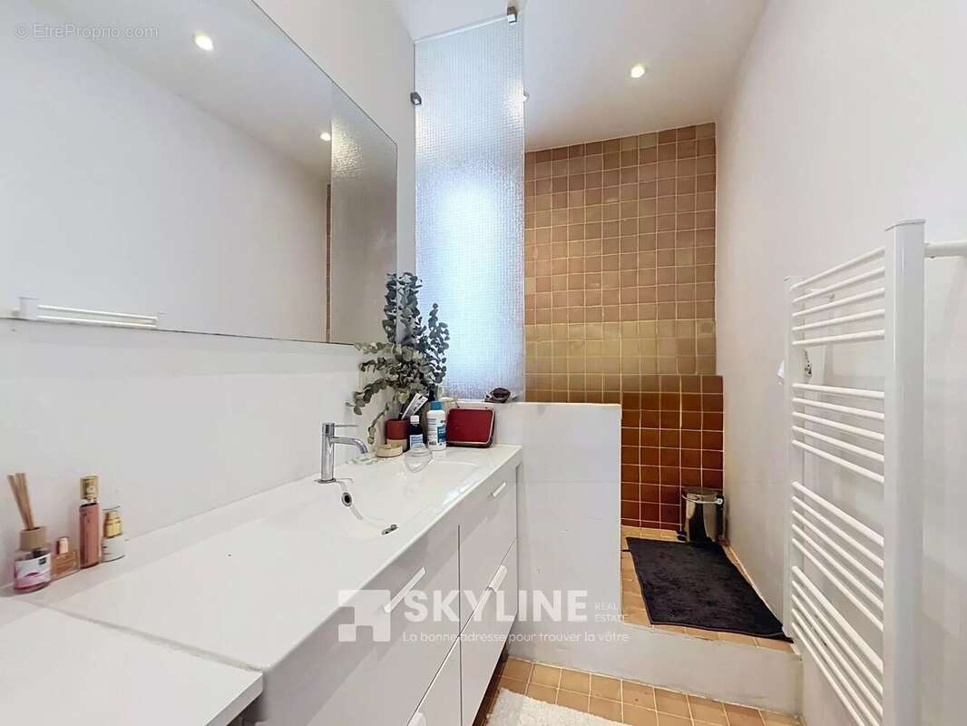 Appartement à MARSEILLE-5E