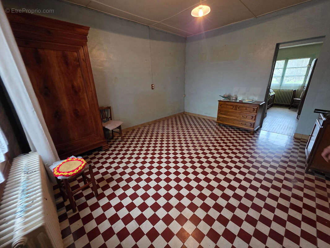 Maison à YZEURES-SUR-CREUSE