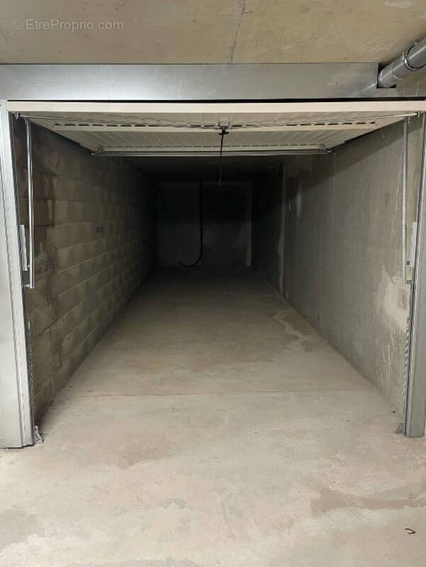 Parking à LYON-8E