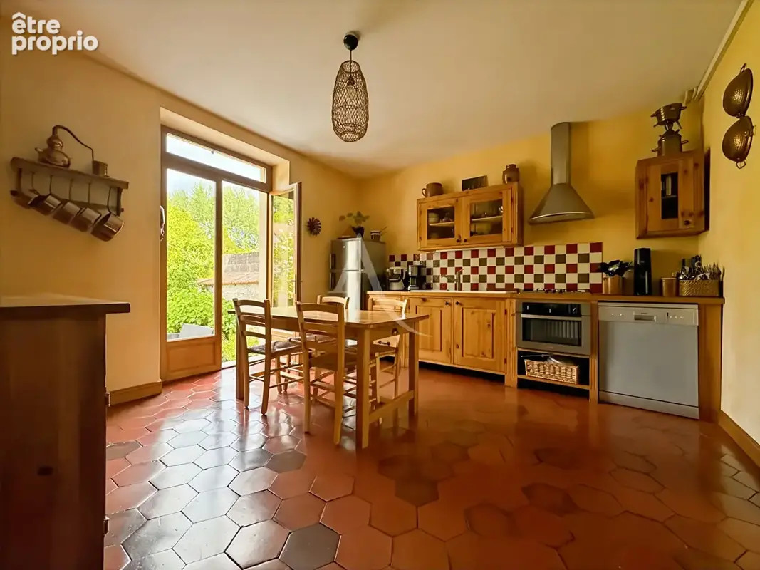 Maison avec 5 chambres, grand jardin et garage - photo 5