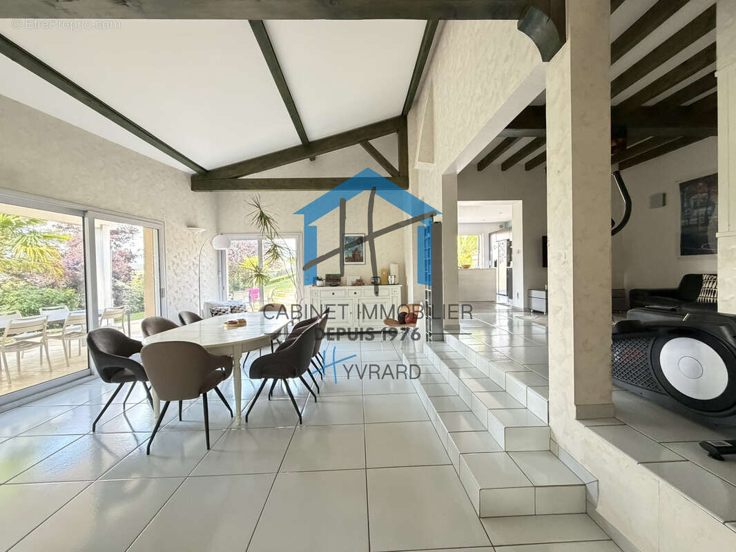 Villa type 7 de 210 m2 avec piscine LA FOUILLOUSE - ECULIEU - photo 10