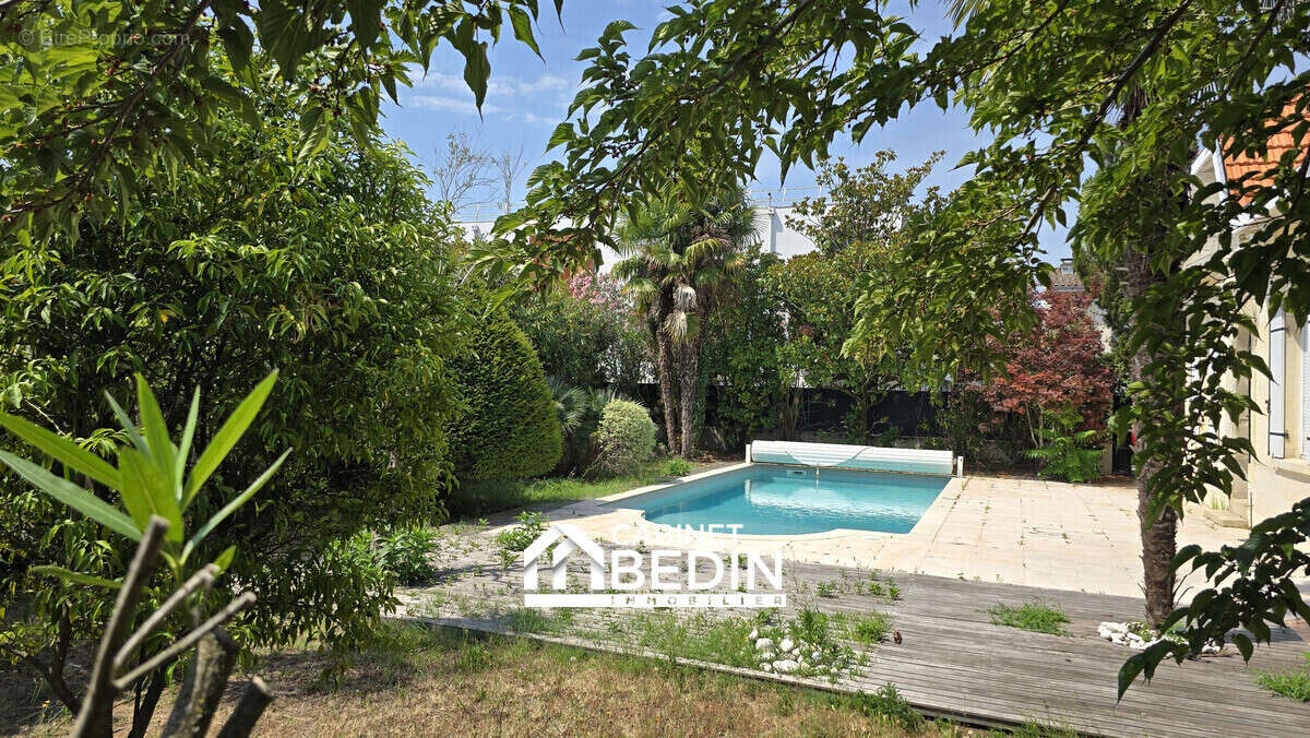 Maison 233 m² à Le Bouscat  - photo 2