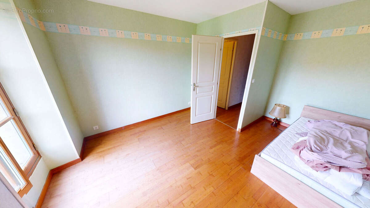 Ensemble immobilier en pierres - maison principale 190 m2 et dépendances - photo 8