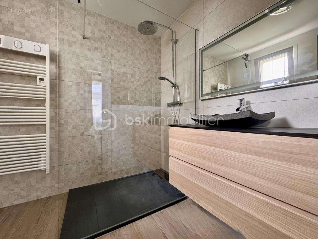 Maison à ESTREES-SAINT-DENIS