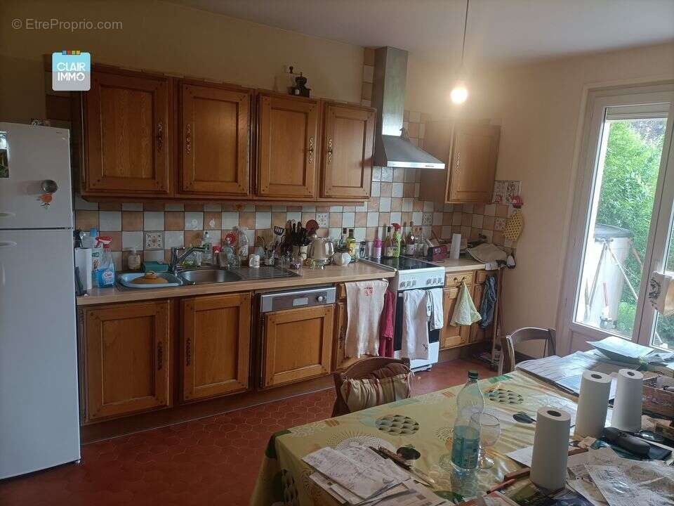 A SANCE MAISON 7 PIECES DE 140 M² AVEC PISCINE SUR TERRAIN DE - Maison à SANCE