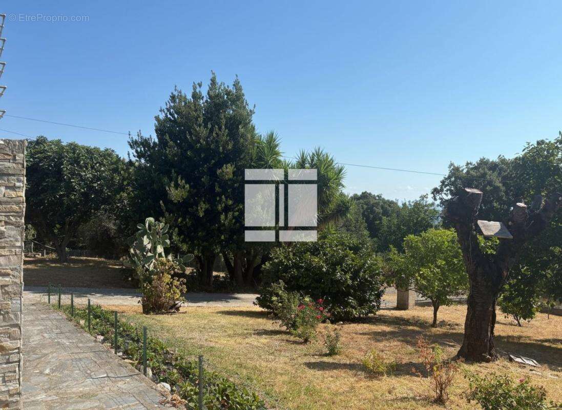 Maison de 152m2 avec un terrain de 2905m2 - photo 2