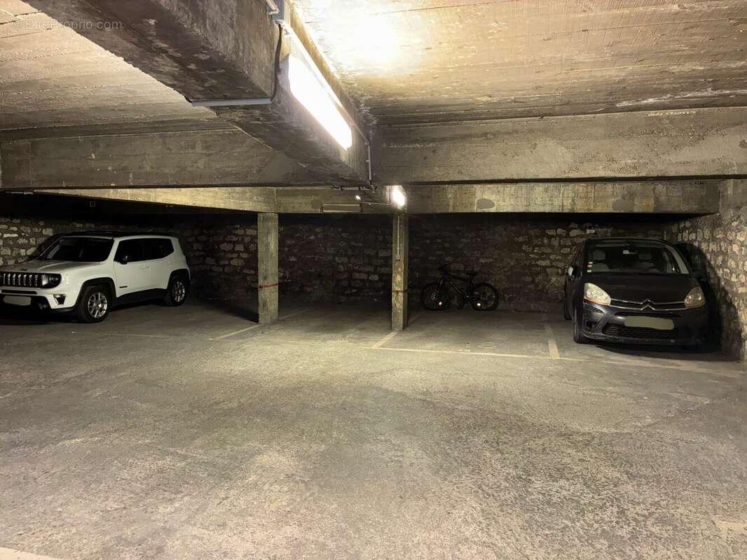 Parking 12 m² à Paris-16e  - photo 2