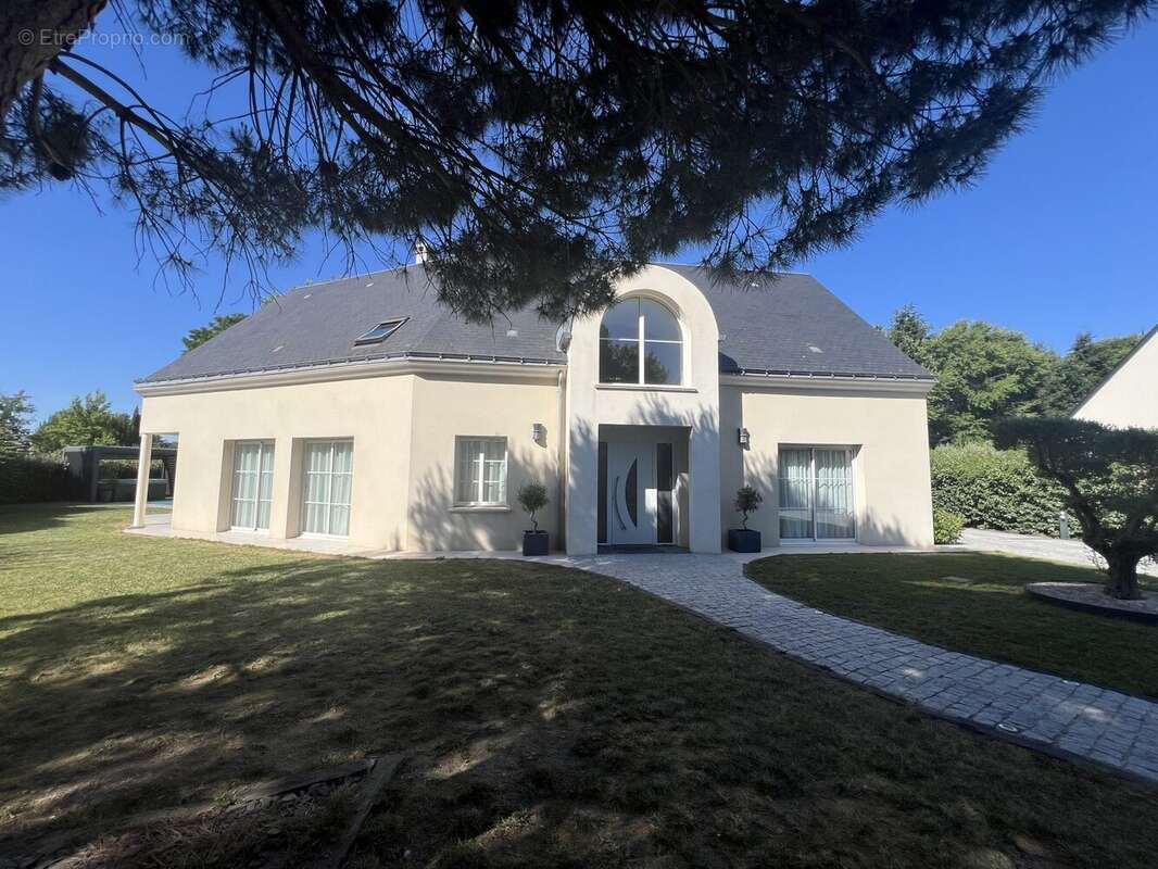 Maison 206 m² à Saint-Cyr-Sur-Loire  - photo 4