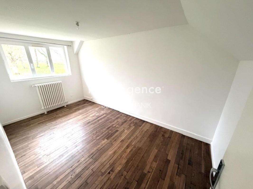 Maison à MAIGNELAY-MONTIGNY