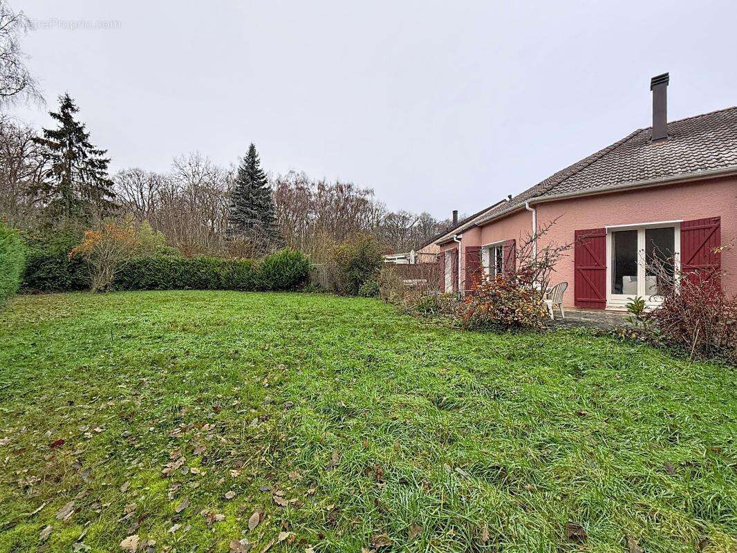 Maison à VOISINS-LE-BRETONNEUX