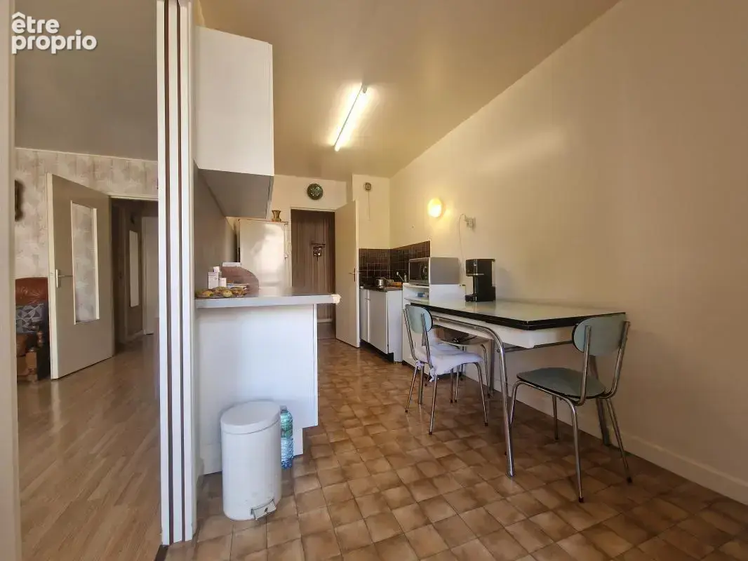Au sein de la belle et prisée résidence "LE BOIS DE VAIRES" spacieux appartement F4 de 86m² habitable, situé au 2ème avec ascens - photo 6