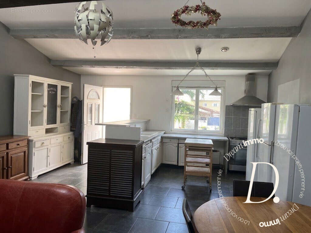 Maison 91 m² à Arles  - photo 3
