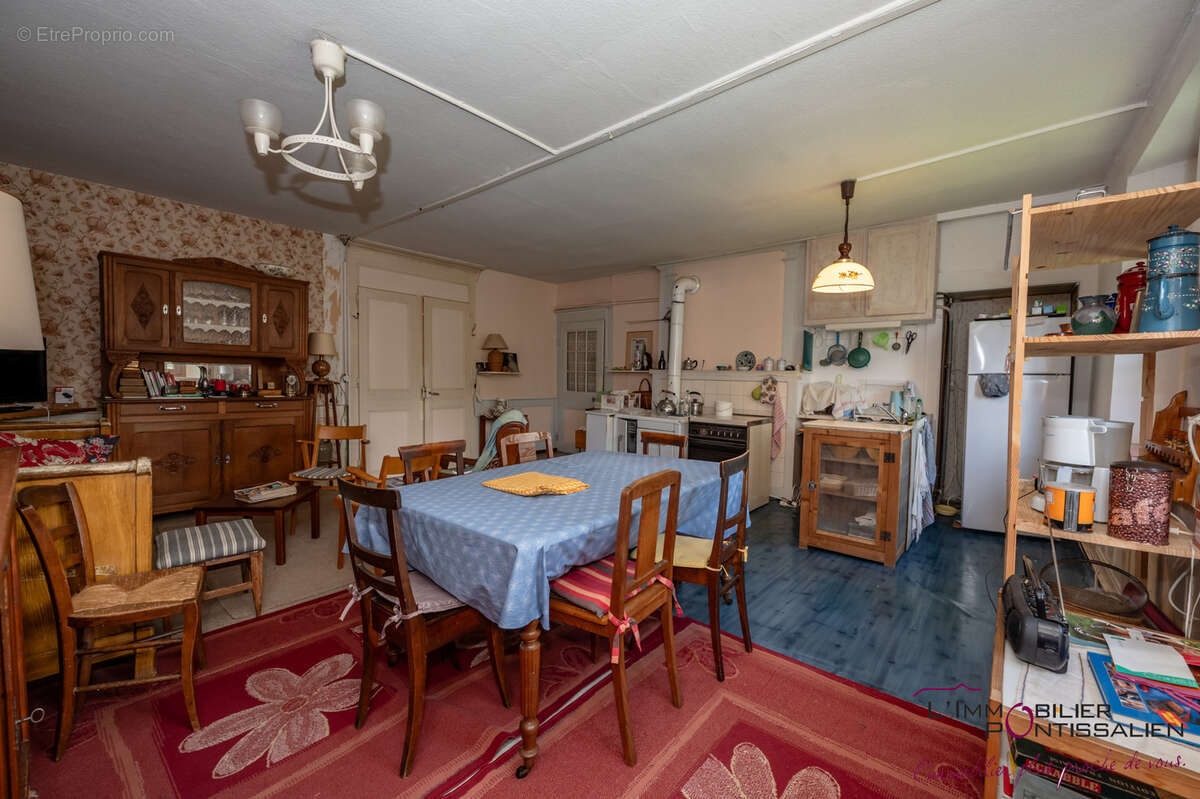 Maison à ROCHEJEAN