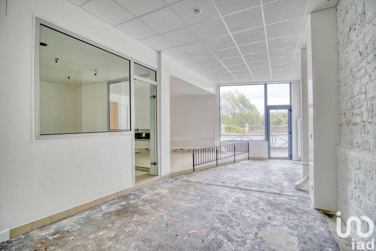 Photo 1 - Commerce à LE PECQ