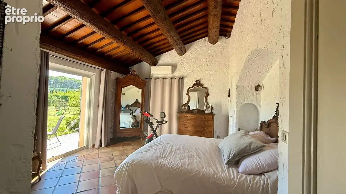 Propriété à vendre entre Peynier et Trets sur plus d'un hectare, maison principale environ 225 m2 - photo 6