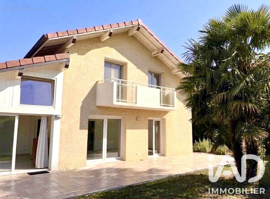 Maison 243 m² à Archamps  - photo 4